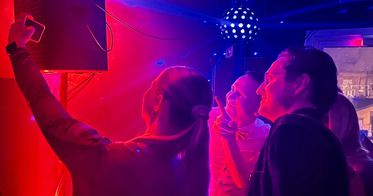 KATRIN LUST: Ukrainas langevad pommid, meie siseminister mängib peol naerusuiselt plaate