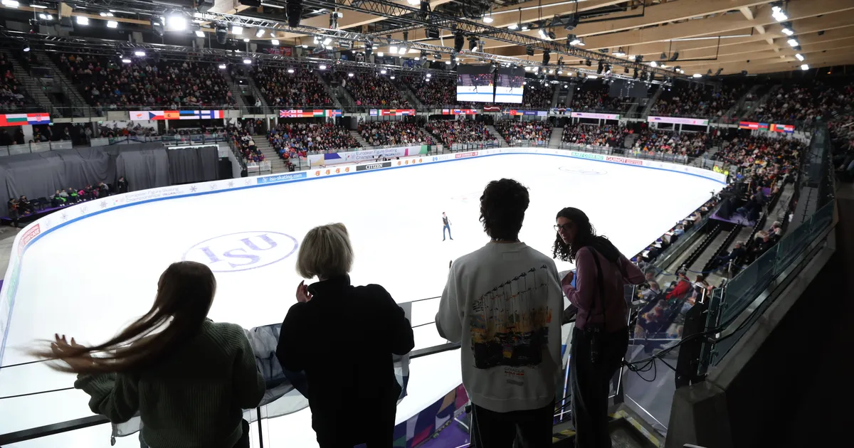 «Olukord on katastroofiline.» Ülerahvastatud jäähallide tõttu jäävad iluuisutajad ukse taha