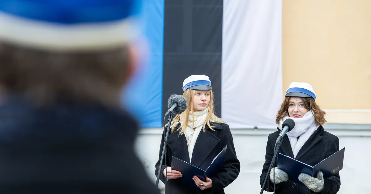 GALERII ⟩ Koolinoored meenutasid kõnekoosolekuga Tartu rahu