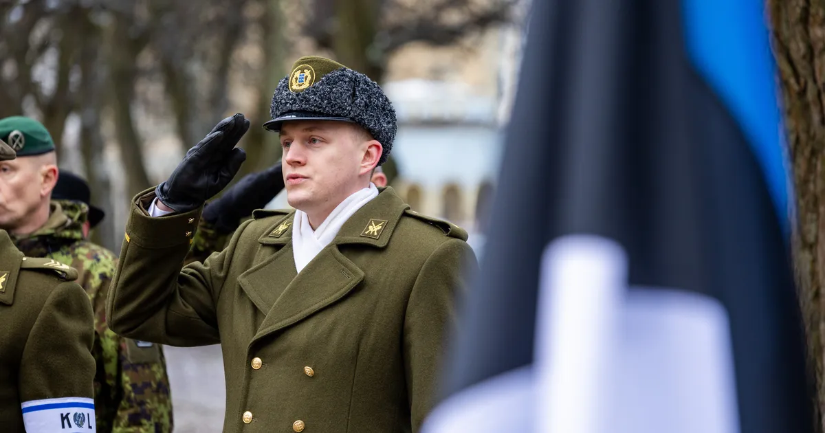 VAATA PILTE ⟩ Kalevipoja juures tähistati Tartu rahu 105. aastapäeva