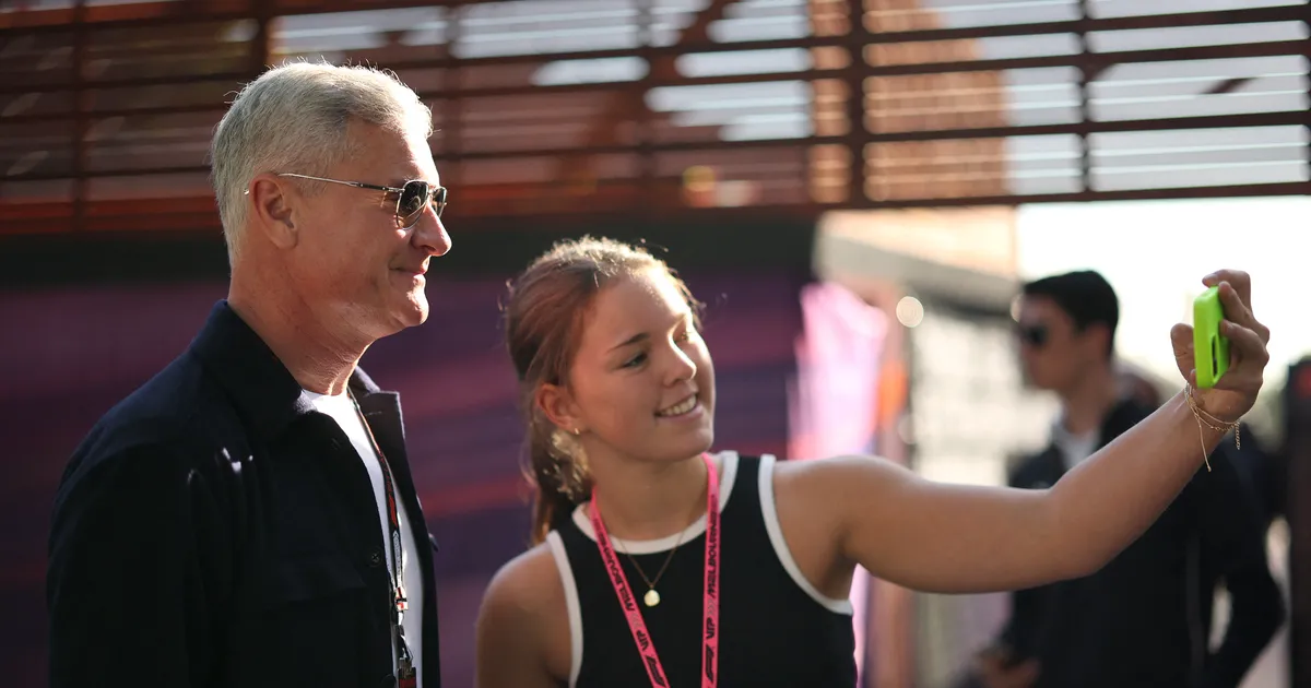 53-aastane vormelilegend kihlus endast 24 aastat noorema modelliga