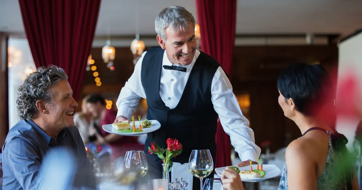 ÄPARDUS ⟩ Viietärni restorani teenindaja ülestunnistus: kliendi toit oli jõudnud juba prügikasti, kuid...