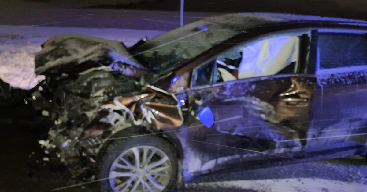 Sõiduk kaotas Tartu külje all juhitavuse ja põrkas kokku vastassuunas sõitjaga