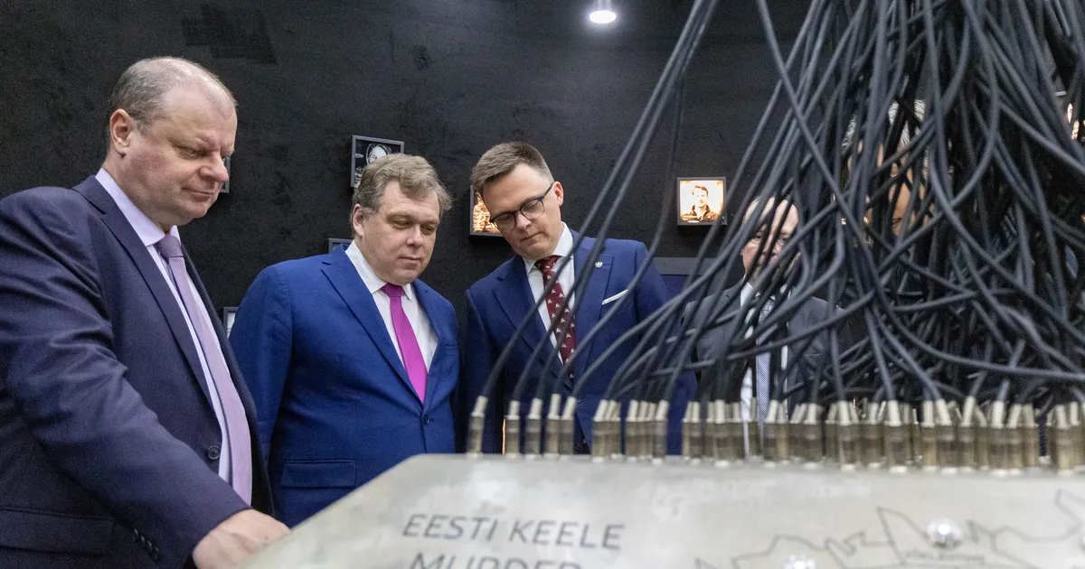 GALERII ⟩ Viie riigi parlamendipead tutvusid ERMis rahvariiete ja Tartu rahuga