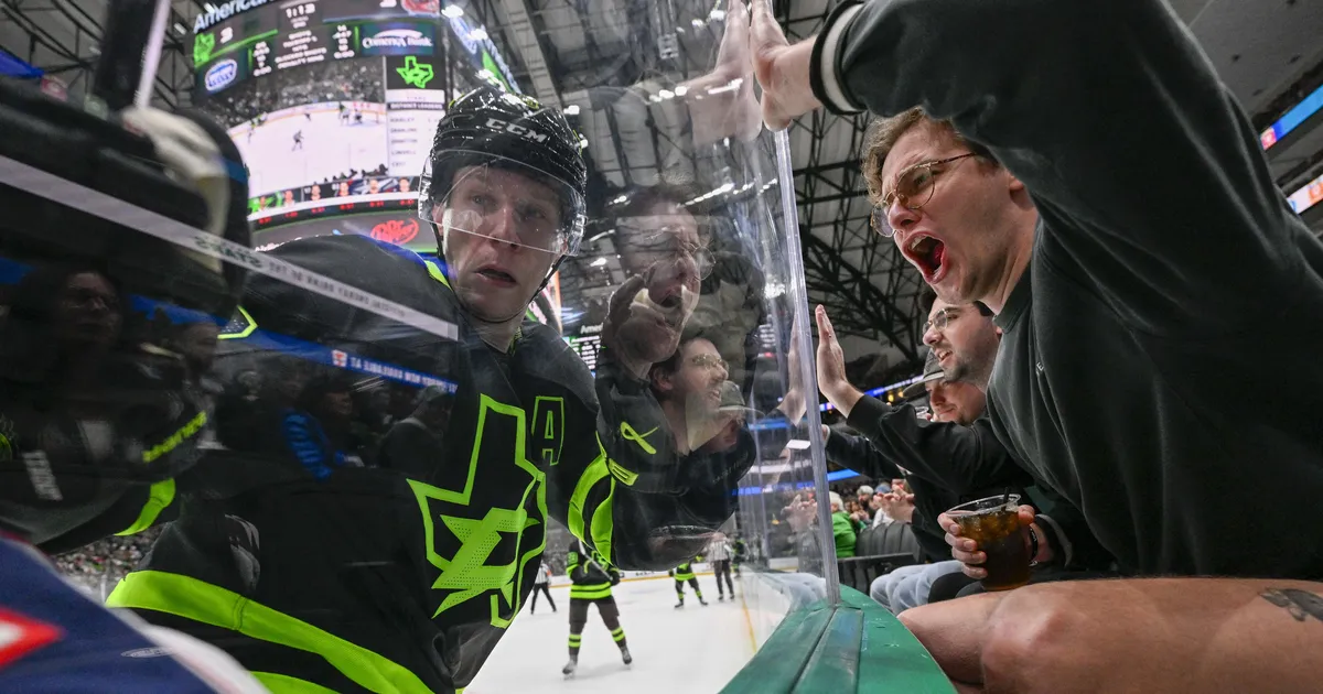 VIDEO ⟩ Kanada spordifännid võtsid USA meeskondi Trumpi otsuse tõttu raevukalt vastu