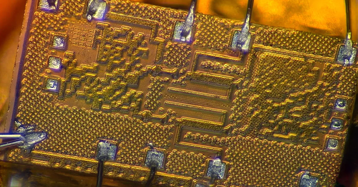 Tehisaru kujundas arvutikiibid, mille toimet enam inimaju ei mõista