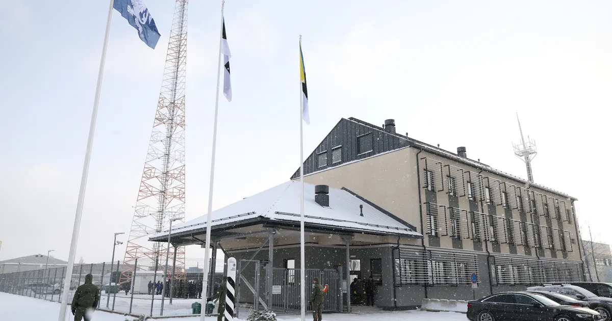 FOTO ⟩ Narvas avati uuendatud piirivalvekordon