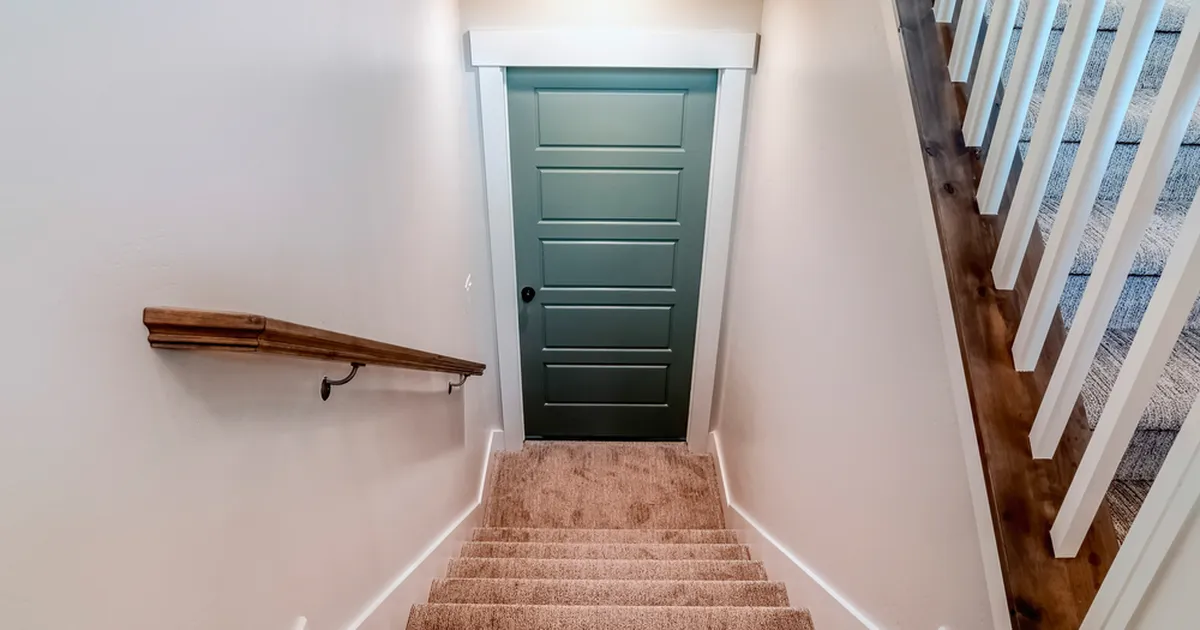 Omanik avastas keldrist naise, kes oli seal seitse aastat elanud