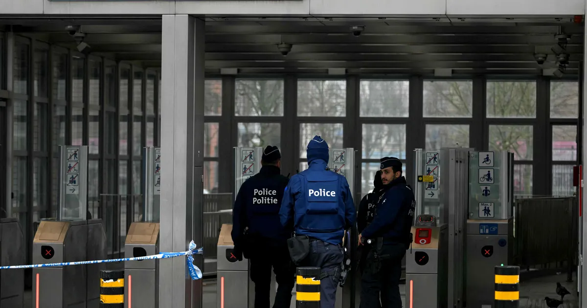 Brüsseli politsei ajab taga metroojaama ees tulistanud mehi