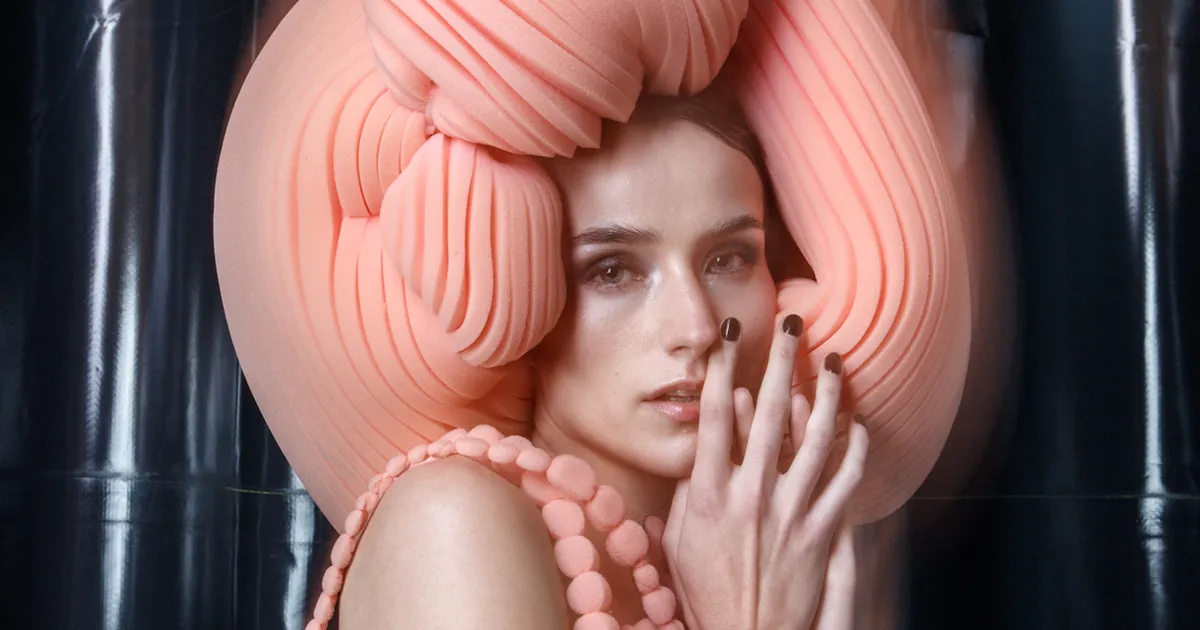 GALERII ⟩ Eesti Kunstiakadeemia tudengid tegid Viru keskusest pöörase vahuvõlumaa