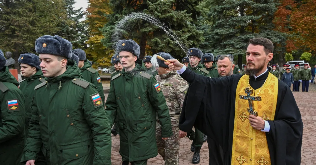 AK ⟩ «Sõjaväesurm on kõigist surmadest parim»: kuidas Vene preestrid sõdivad, saavad ordeneid ja palvetavad rahu säilitamise nimel