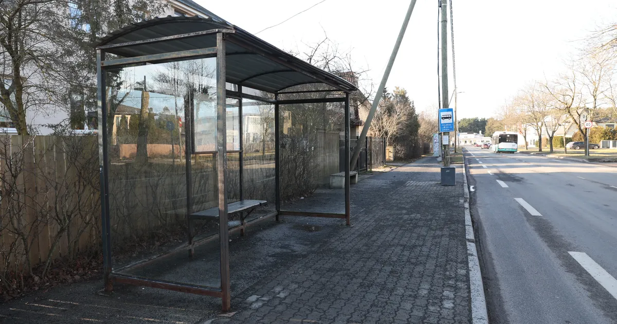 KOERARÜNNAK PIRITAL ⟩ Bussipeatuses pures agressiivne koer tüdrukut: «Omanik läks lihtsalt minema, jättis mu tütre abita!»