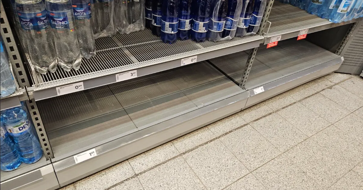 PILTUUDIS ⟩ Kuhu kadusid poest viieliitrised veepudelid? Linlased on nädalavahetuseks tublilt valmistunud