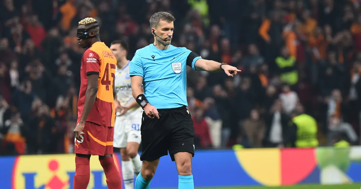 VIDEO ⟩ EOK peasekretär jagas Saudi Araabias penalteid ja punaseid, väljakul endised Premier League'i ässad