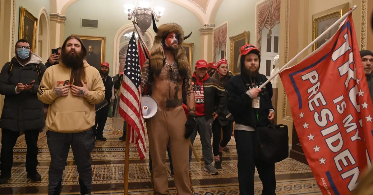 ÜLEVAADE ⟩ Trumpi Valge Maja alustas kättemaksu FBI-le