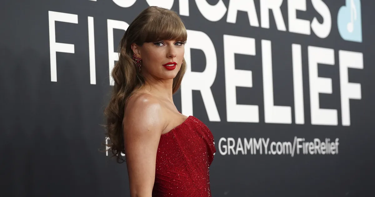 VIDEO ⟩ Laulja Taylor Swift jagas Grammy auhinnagalal töötajatele lava taga heldelt jootraha