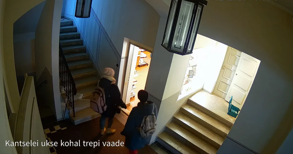 VARGUS PÄISE PÄEVA AJAL ⟩ Pikanäpumehed lahkusid Tartu Pauluse kiriku raamatupoest müüja käekotiga