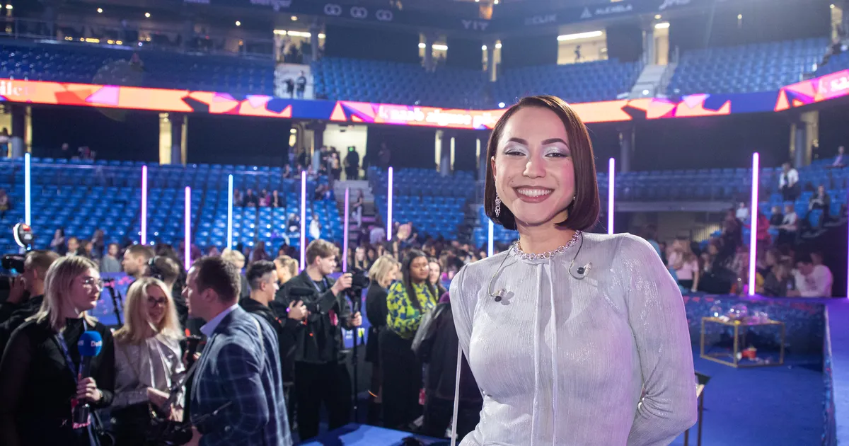 KLÕPS ⟩ «​Milline neiu!» Lauljatar An-Marlen jagab fotosid oma intiimsest kehaehtest