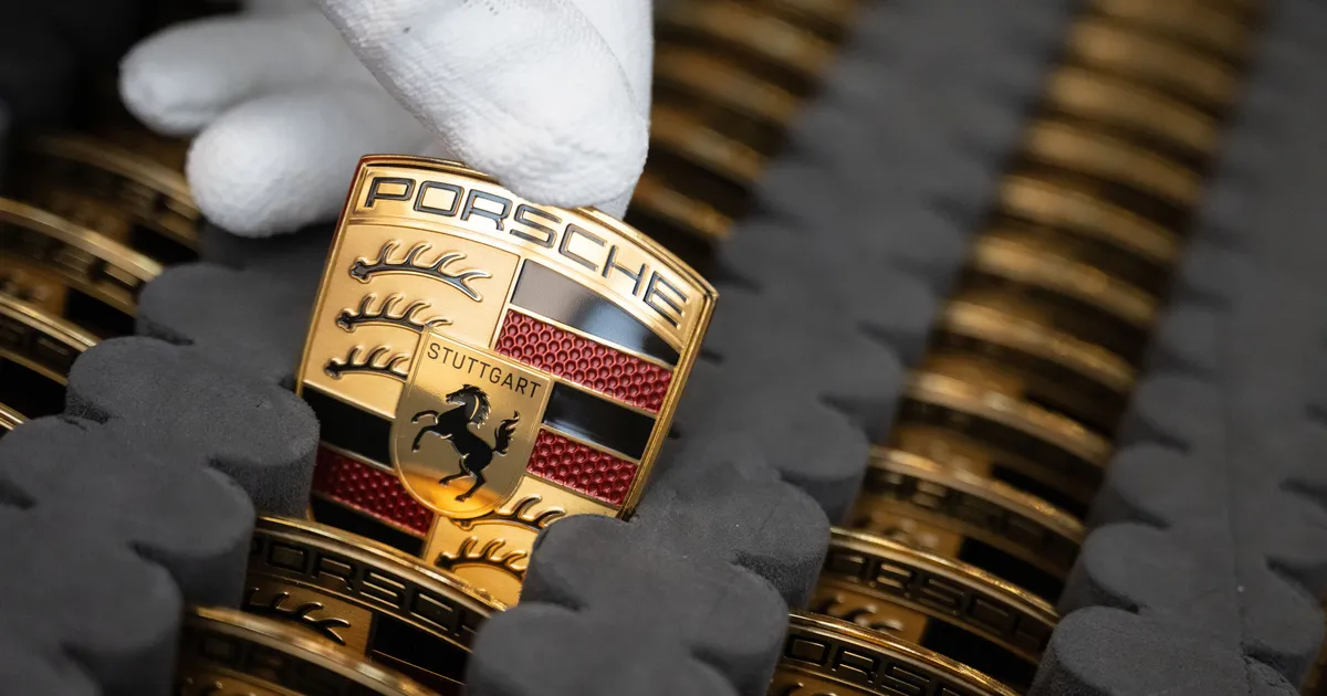 Porsche paneb pidurit ja koondab tuhandeid töötajaid