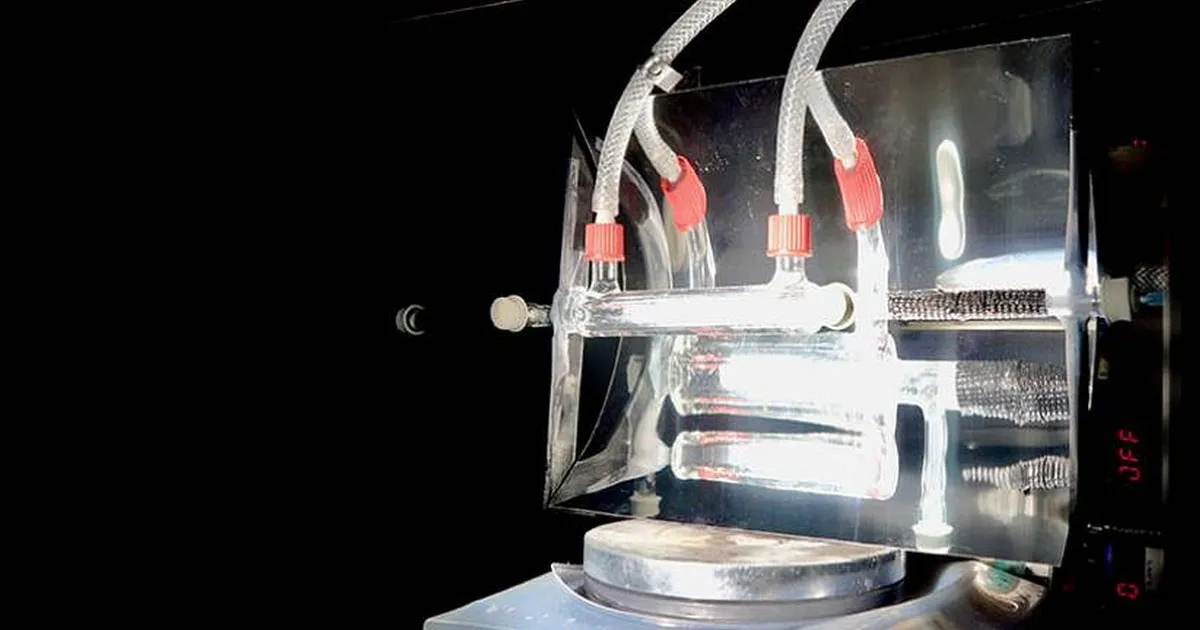 Kas nüüd ongi kunsttaim valmis – õhust ja päikesest sünteesib see reaktor kütust paaki