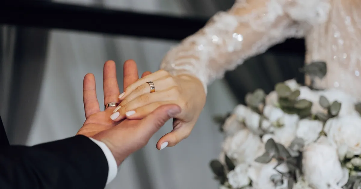 ARMASTUS ON ÕHUS ⟩ Maailmarändurist paar abiellus 9 kilomeetri kõrgusel, 200 reisijat tunnistajateks