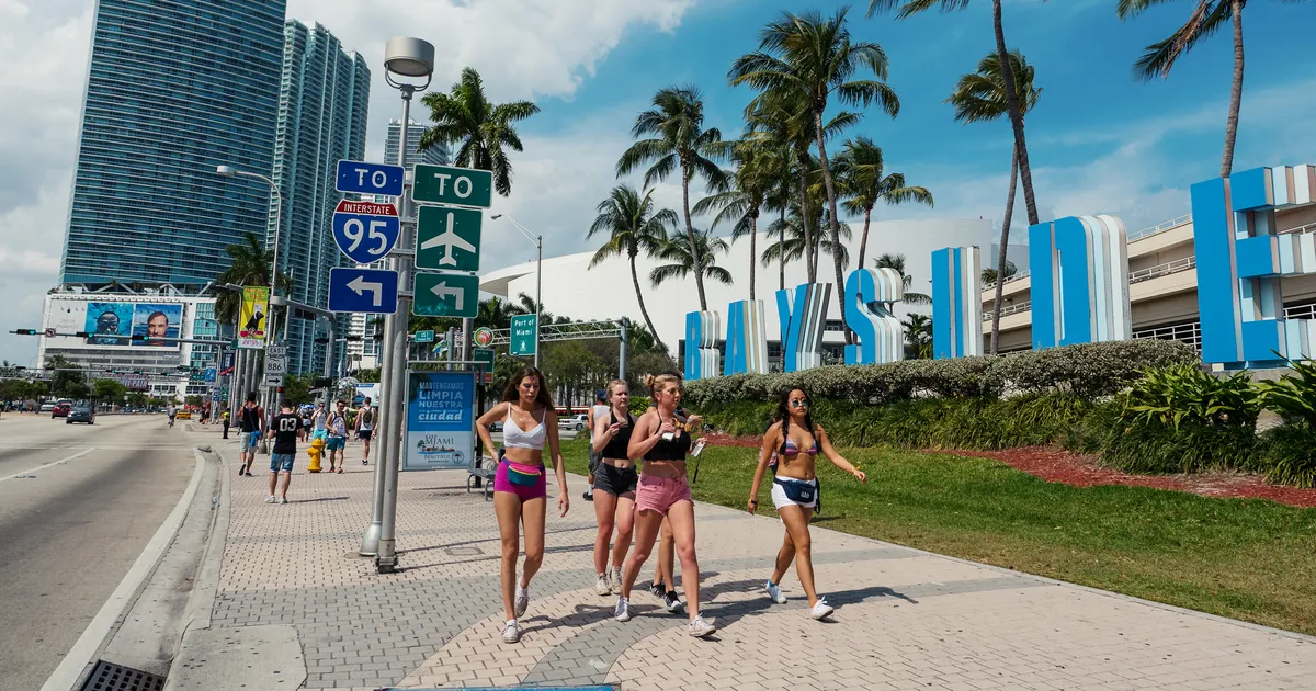 MINU FLORIDA ⟩ Lahe raamat, mis paneb mõtlema, aga ka pead vangutama