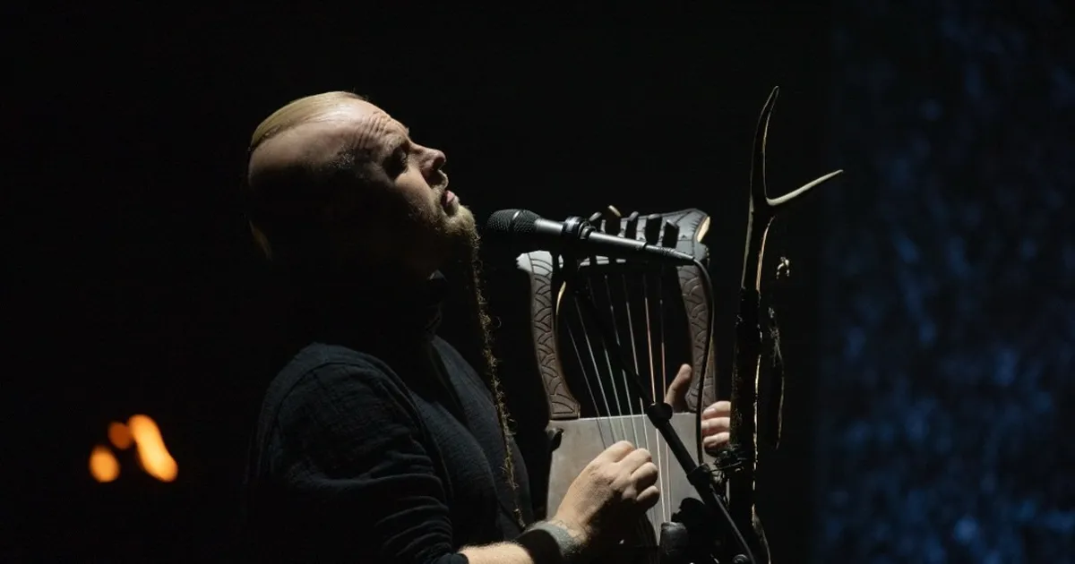 ÜRGNE KUTSE ⟩ Tallinnas esineb sarjale «Viikingid» muusika loonud ansambel