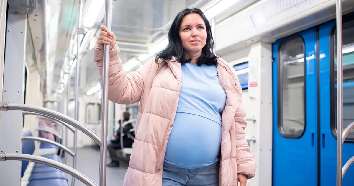 «Kas mina olen siin see si**pea?!» Mees ajas raseda naise oma istekohalt minema, aga võitis sellega teiste poolehoiu