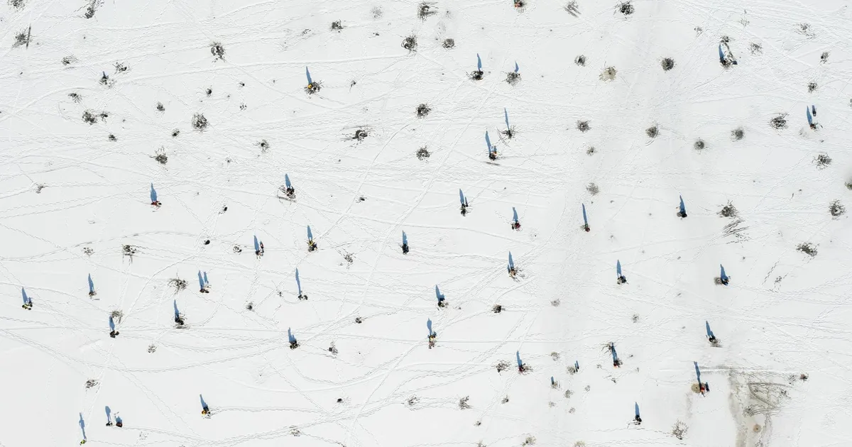 GALERII ⟩ Jõejää kihab kalameestest: kus näkkab, seal on püüdjad kohe platsis