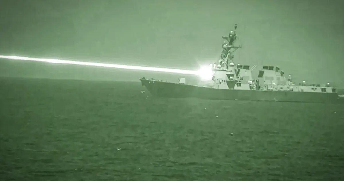 USA merevägi treenib lasereid tehisaru abil droone tapma