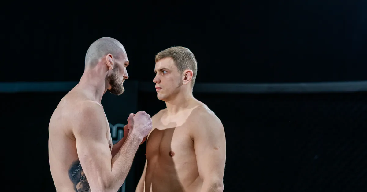 VAATA PILTE: Raju 17 vabavõitlejad astusid kaalule ja läksid enne matši ninapidi kokku