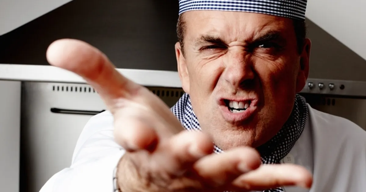 Arvustuste peale vihastanud restoraniomanik kuulutas klientidele nõiajahi: kätte saan, löön maha!