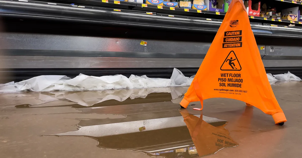 JÄI VAHELE ⟩ Naine urineeris aastaid toidukaupluste toodetele ja laadis vägitegudest internetti videoid