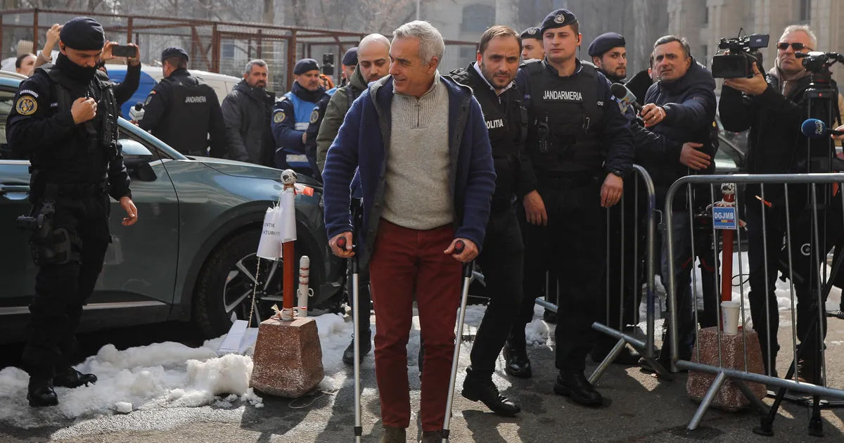 Kõlakad peidetud miljonitest: prokurörid pidasid Rumeenia paremäärmuslase Georgescu küsitlemiseks kinni