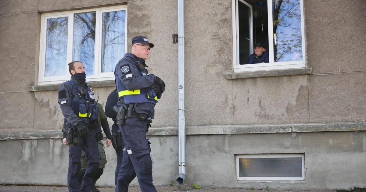 Politseinikule keskmist sõrme näidanud mees: ma kohendasin prille