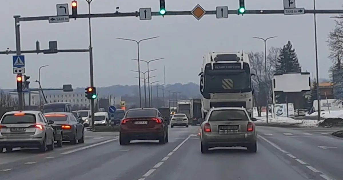 KUMMALINE HETK ⟩ Eemalt paistnud liiklusõnnetus hakkas ootamatult liikuma