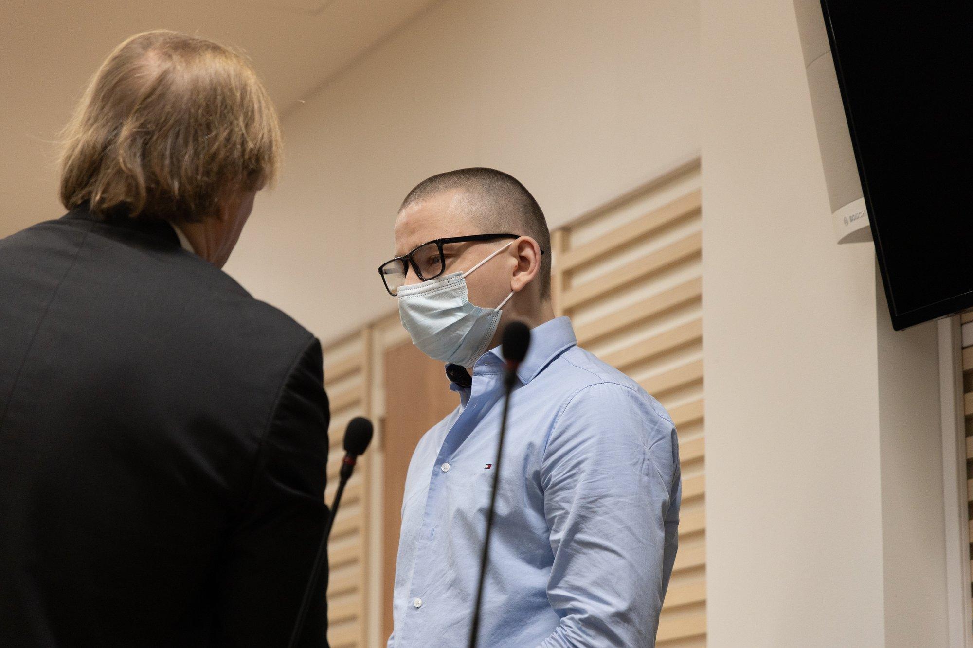 „Sulle ka?“ Trammipeatuses võõra surnuks pussitanud mees ähvardas noaga ka oma sõpra