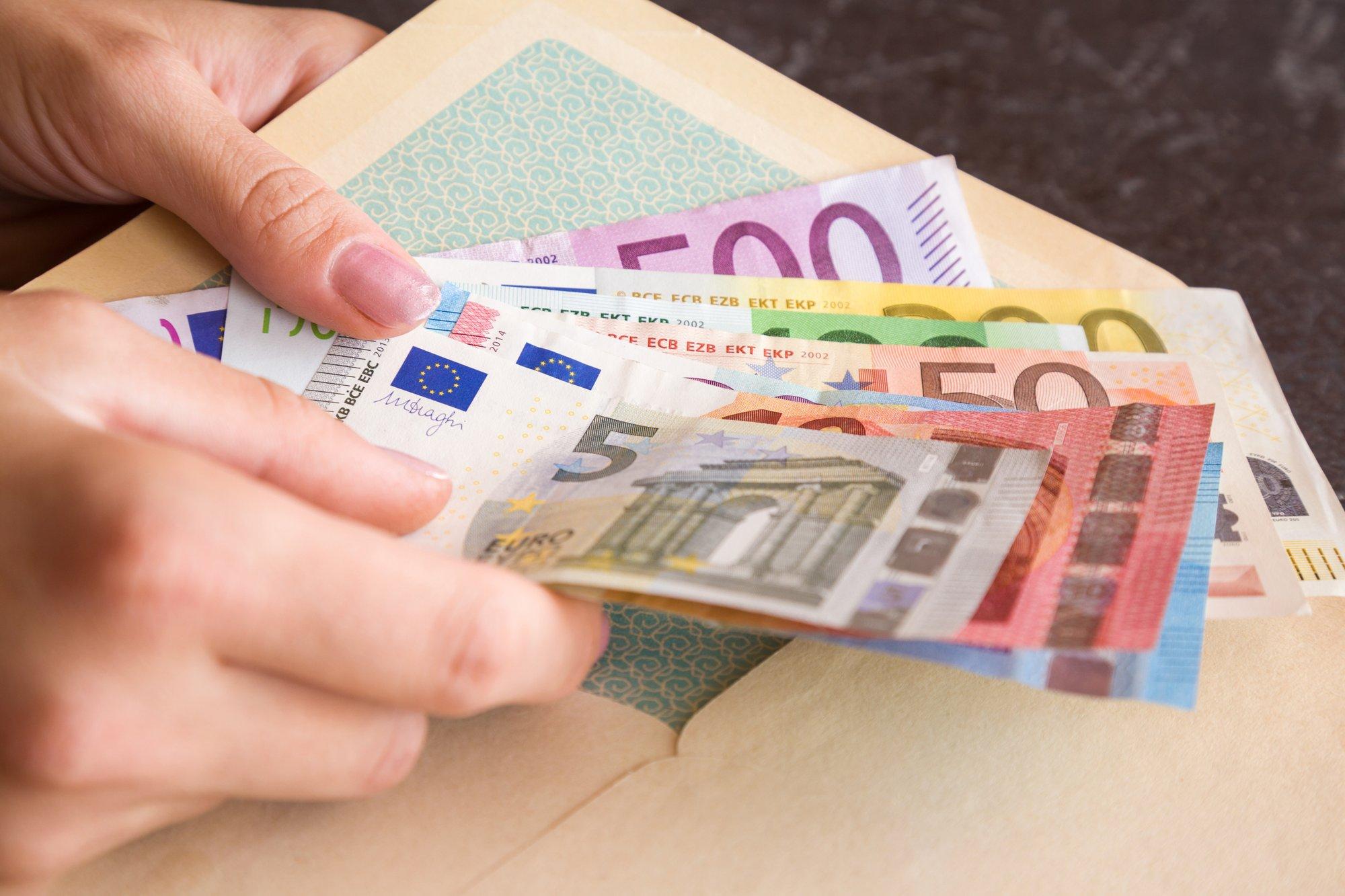 Uuring: ümbrikupalk on töötajate seas muutumas aina ahvatlevamaks