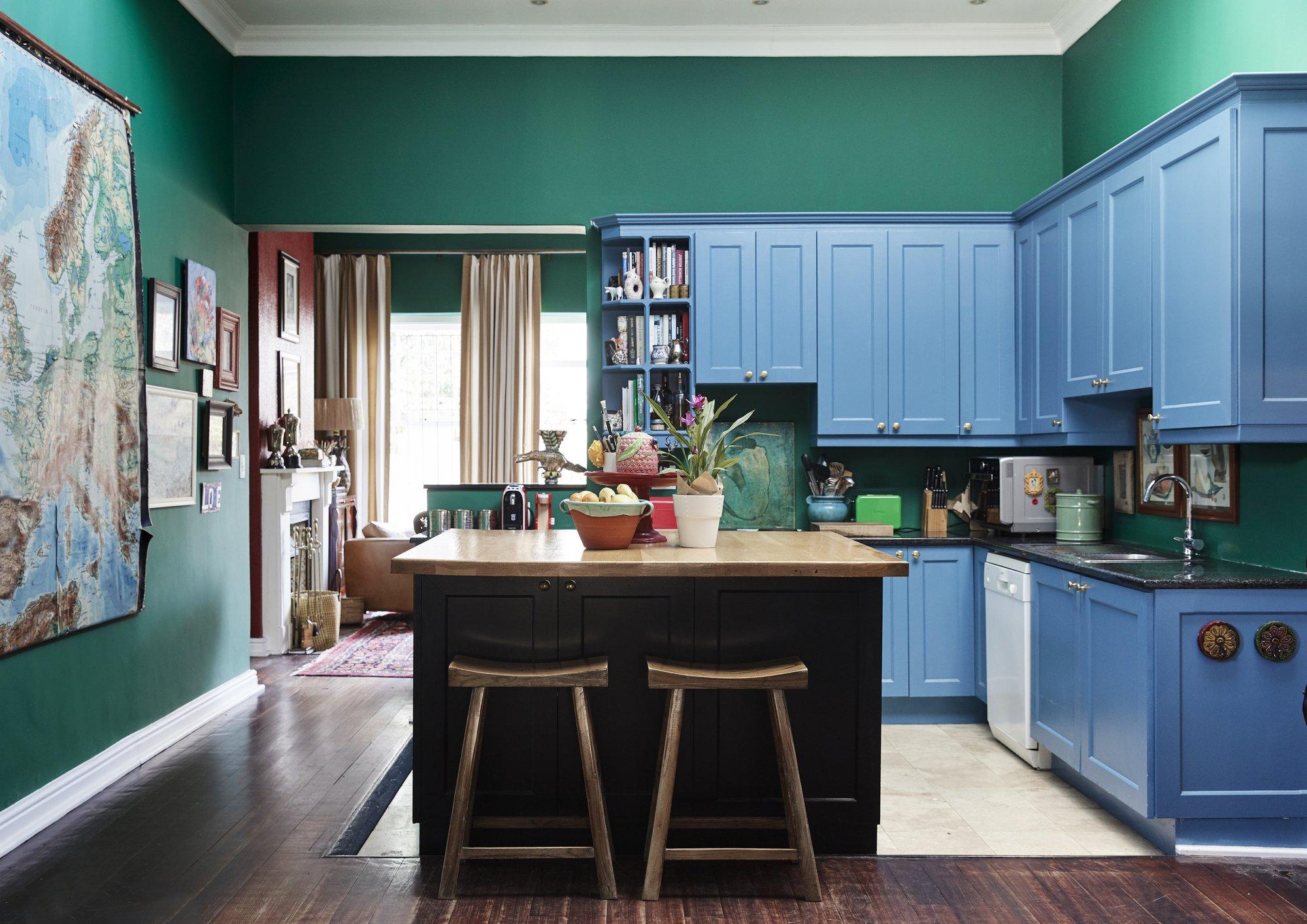 FOTOD | Disaineri kodus kohtuvad julged värvid ja looga esemed