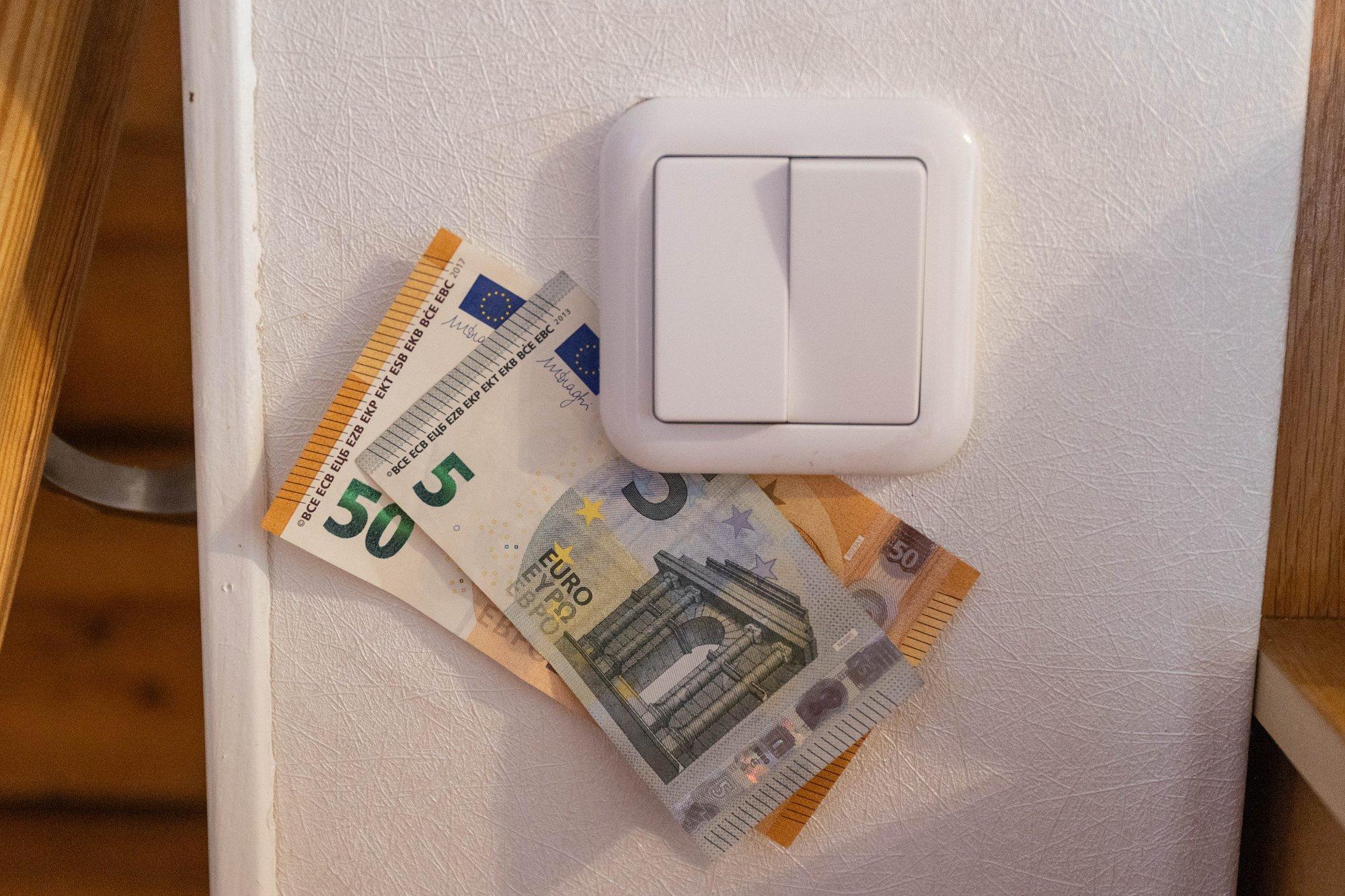 GRAAFIK | Homme tuleb taas üks selle aasta kõrgemaid elektrihindu