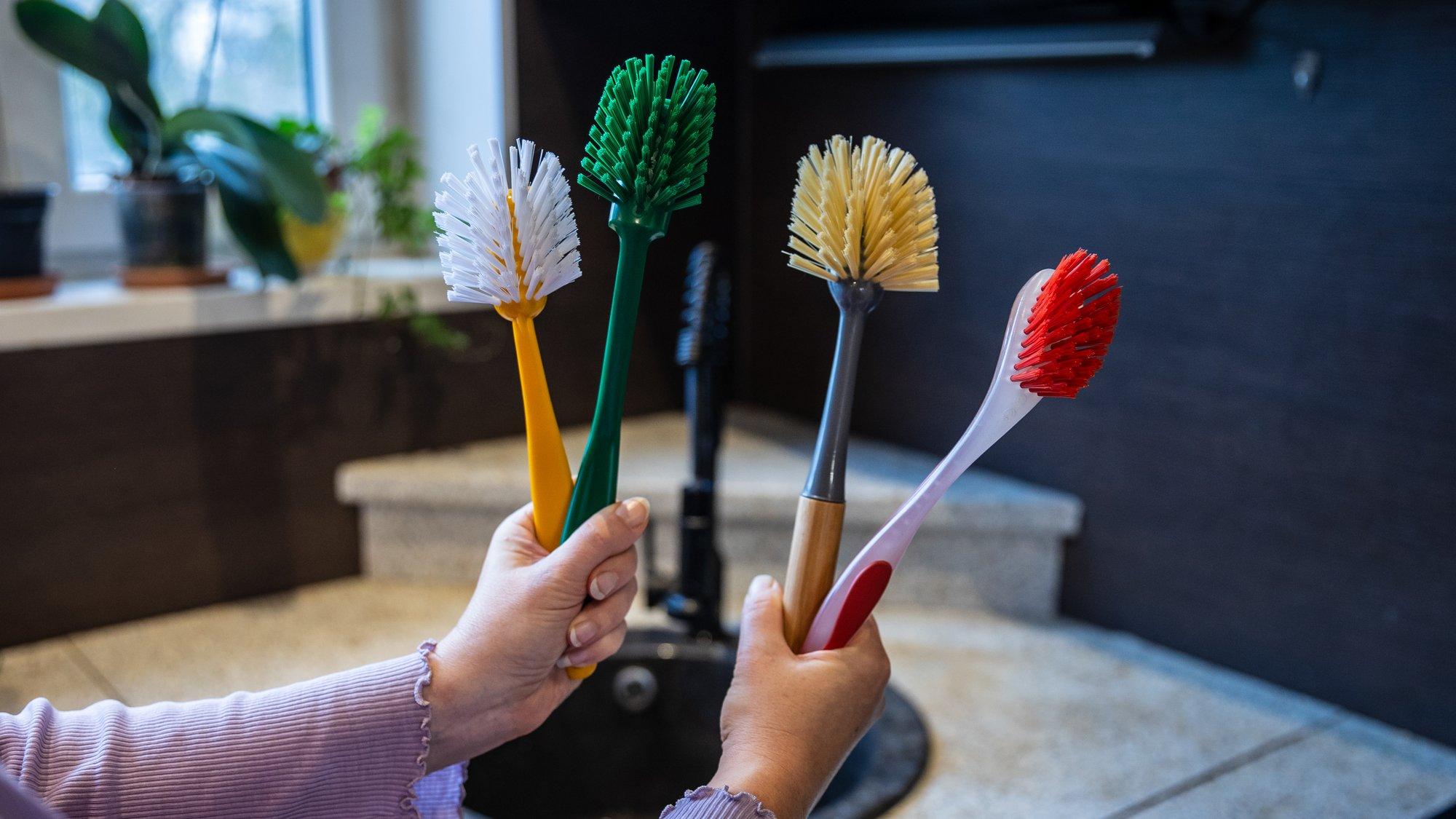 TEST | Missugune nõudepesuhari on kõige tõhusam ja peab kõige kauem vastu?