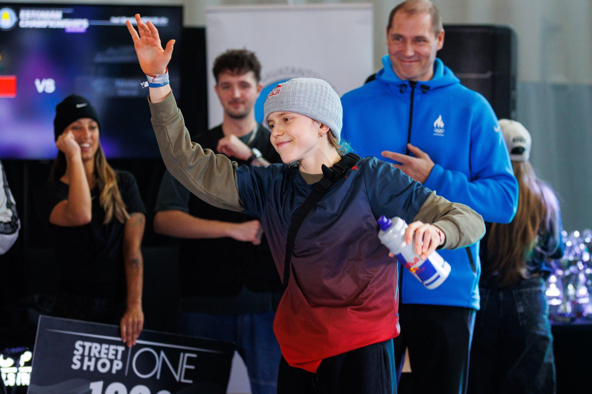 FOTOD JA VIDEO | Pariisis olümpiahõbeda võitnud 17-aastane leedulanna näitas Peetri koolis breiktantsu maailmataset