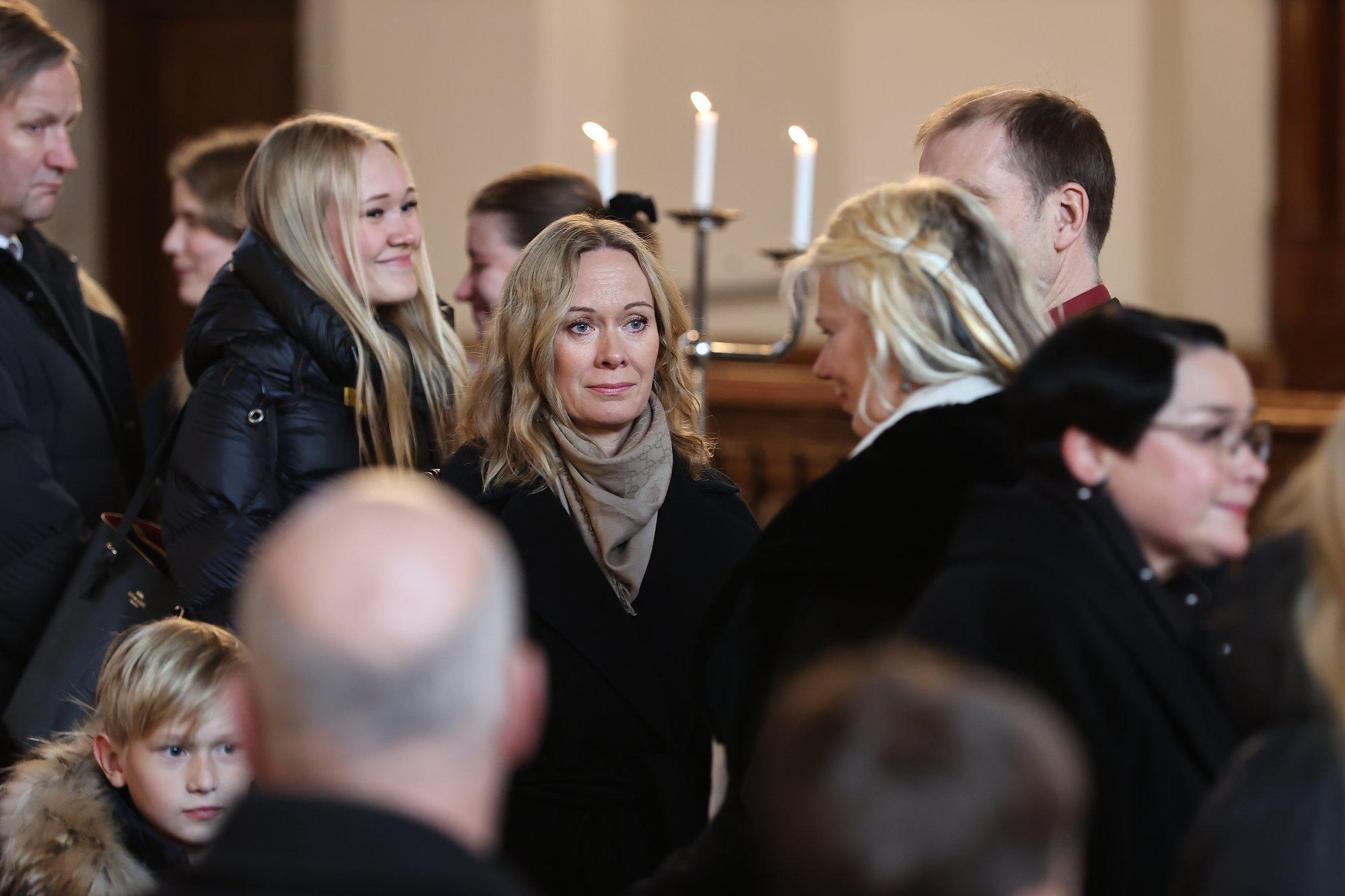 OTSEFOTOD | Kärt Tomingas saadetakse Kaarli kirikus viimsele teele