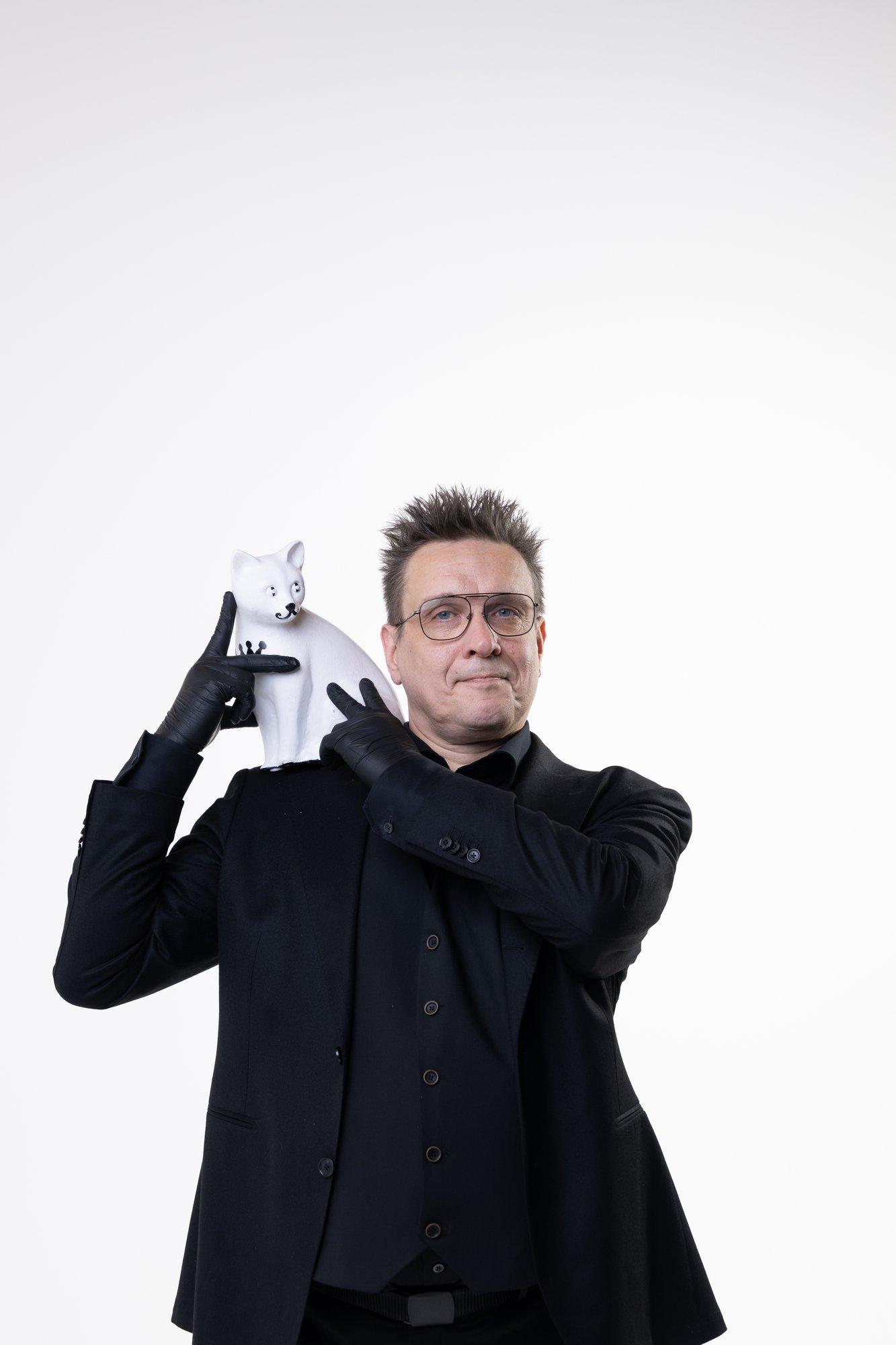 Kultuurielus on ootamatu buum Taavi Eelmaa valmistatud kipsist kassid