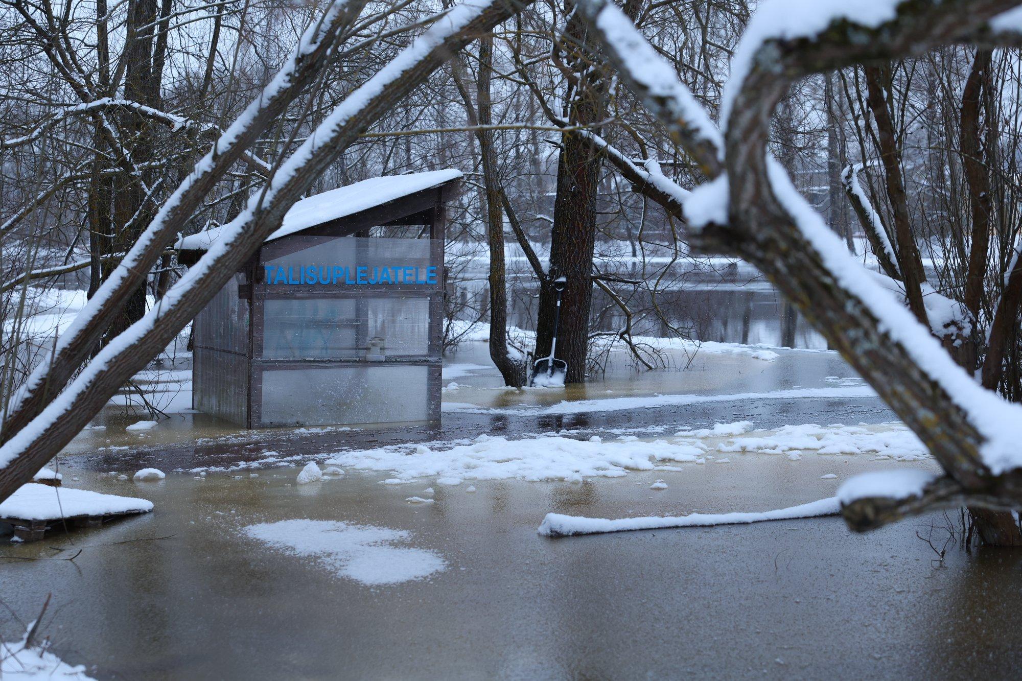 FOTOD | Hoiatus! Emajõe veetase on tõusnud 30 cm ja ületanud kriitilise piiri