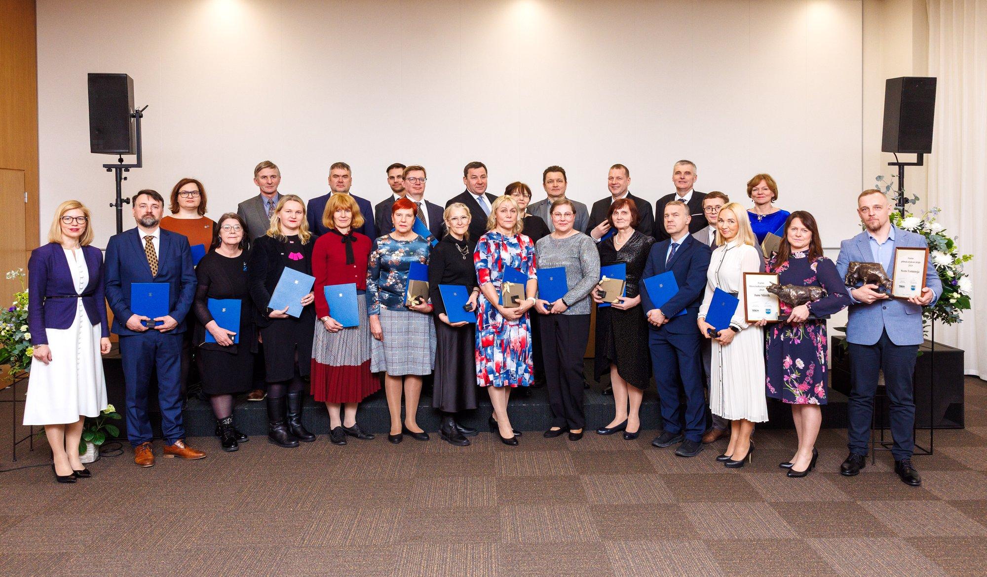 Uhke nimekiri! Regionaal- ja põllumajandusministeerium andis teenetemärgid valdkonna silmapaistvatele eestvedajatele