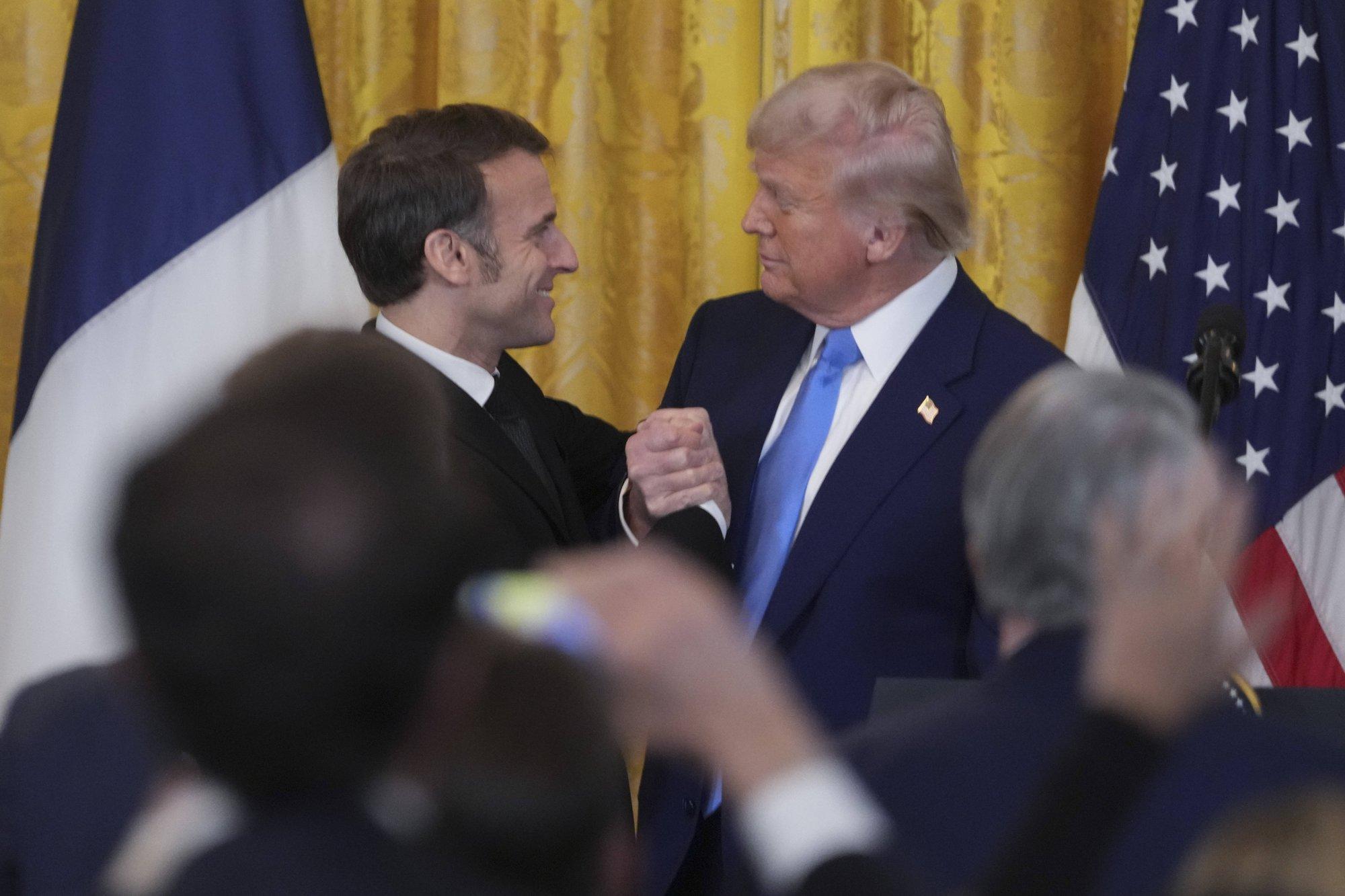 Trump ja Macron demonstreerisid naeratades erimeelsusi