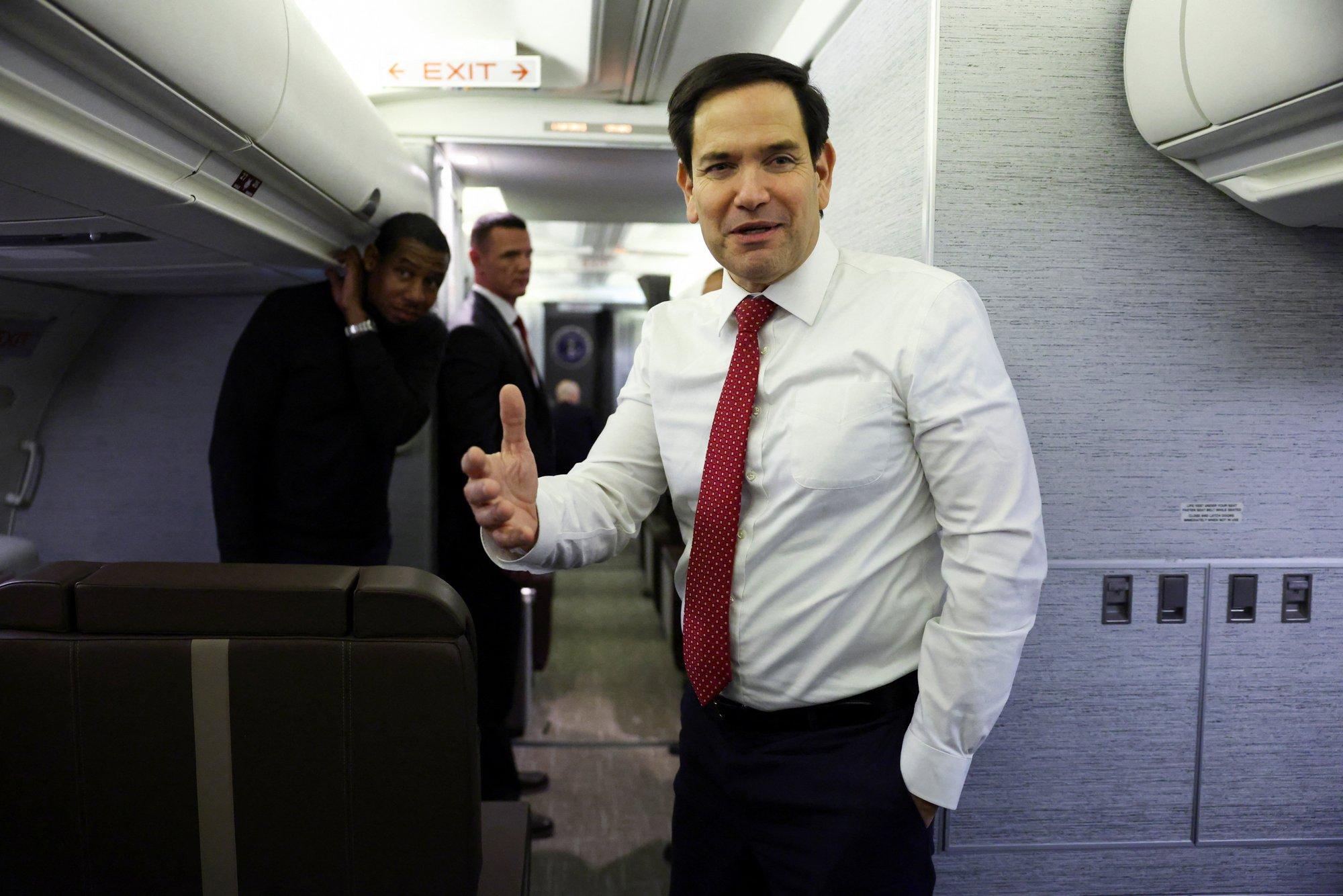 VIDEO | USA välisministri Euroopasse tooma pidanud lennuk pööras mehaanilise probleemi tõttu otsa ümber