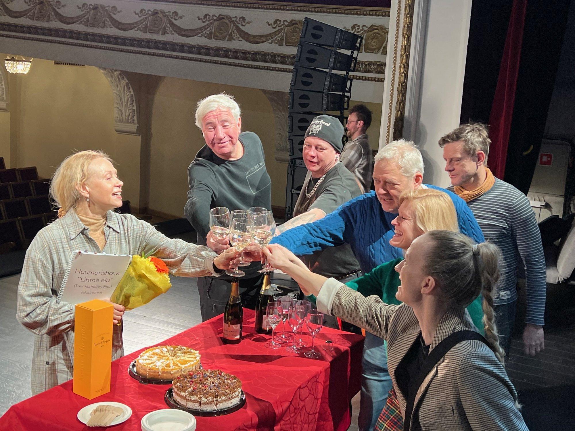 KROONIKA MÄRKAMISED | Helgi Sallo pälvis elutööpreemia, Piret Kalda sai ootamatu üllatuse osaliseks