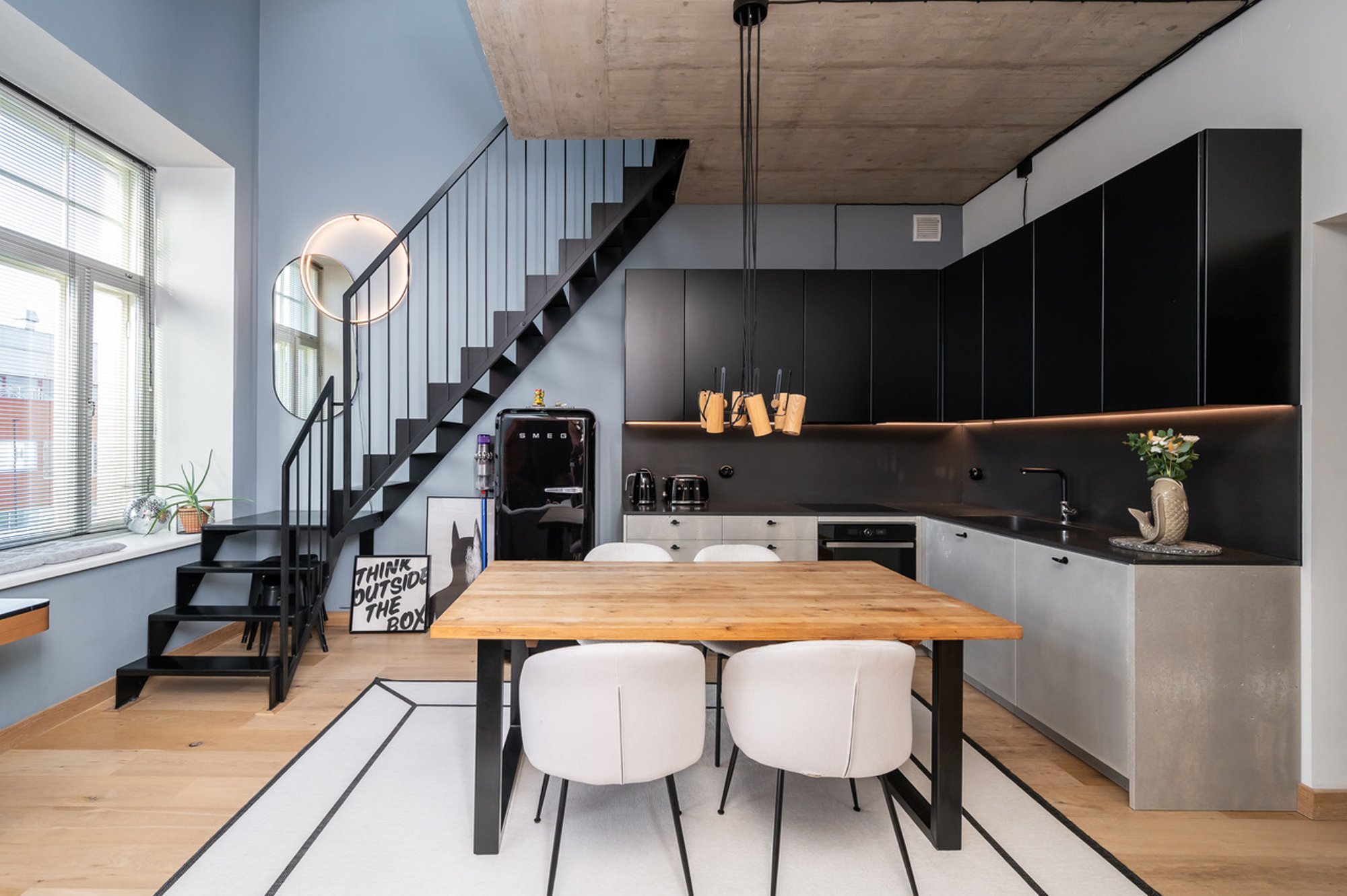 FOTOD | Põneva sisekujundusega loft, mis on sisse seatud ajaloolisesse ohvitseride kasiinosse